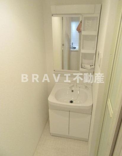 S-RESIDENCE緑橋駅前（エスレジデンス緑橋駅前）　BRAVI不動産の独立洗面台|朝の支度にも助かる、独立の洗髪洗面化粧台