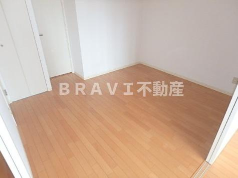 アーデンタワー立売堀　BRAVI不動産の寝室|【アーデンタワー立売堀】使い勝手のいい寝室です