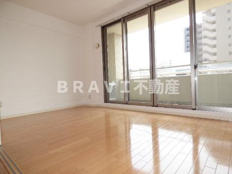 アーデンタワー立売堀　BRAVI不動産の居間・リビング|【アーデンタワー立売堀】使いやすい居間です