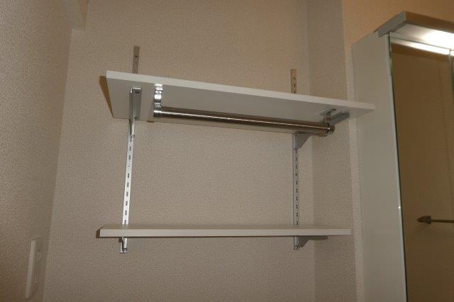 グランテージ中庄Ⅲの洗面所|洗濯機上棚