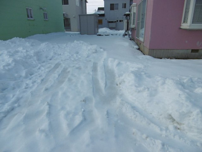 【駐車場】 | 棟方住宅 | 冬は雪をためておけます