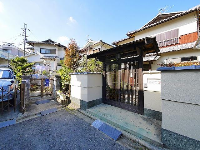 丸岡邸のエントランス