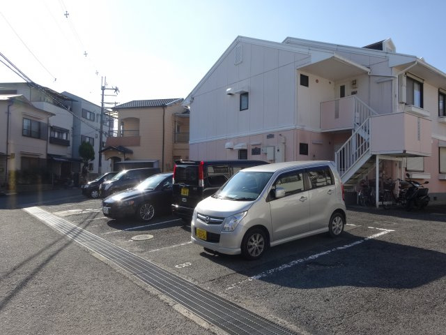 グランメール須田の駐車場
