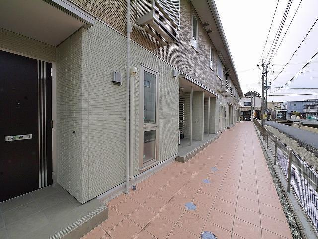 ドルチェヴィータ桜井のエントランス|ゆとりのあるエントランスです