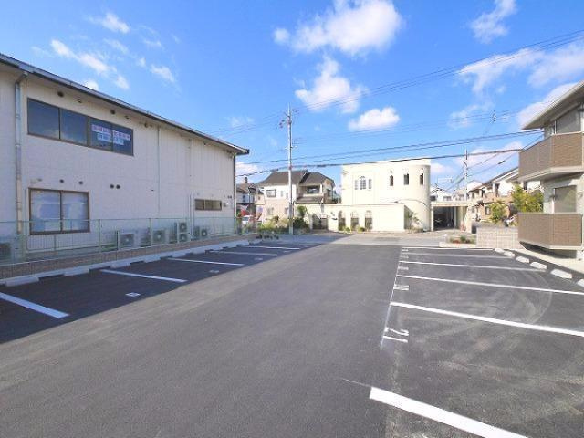 ドルチェヴィータ桜井の駐車場|駐車場があるので、車を買う予定の方も安心です