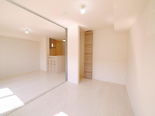ドルチェヴィータ桜井の洋室|個人の部屋や寝室として使える洋室です