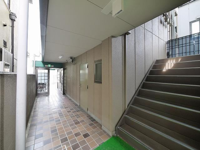 シンプルライフのエントランス|ゆとりのあるエントランスです