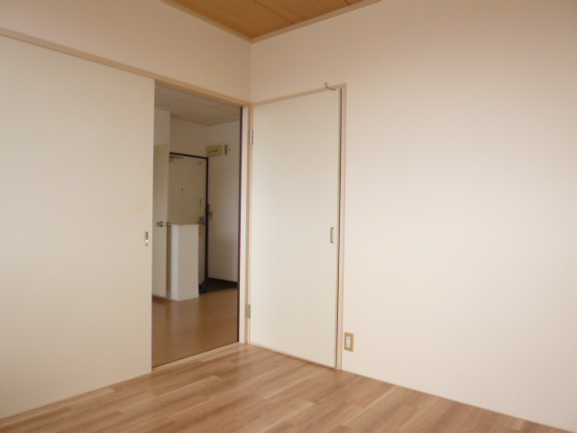 エスポワールヤマテの洋室