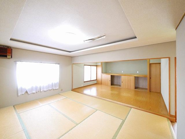 北郡山町尾矢邸の居間・リビング|ゆったりとしたリビングです