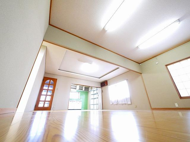 北郡山町尾矢邸の居間・リビング|おしゃれなリビングです