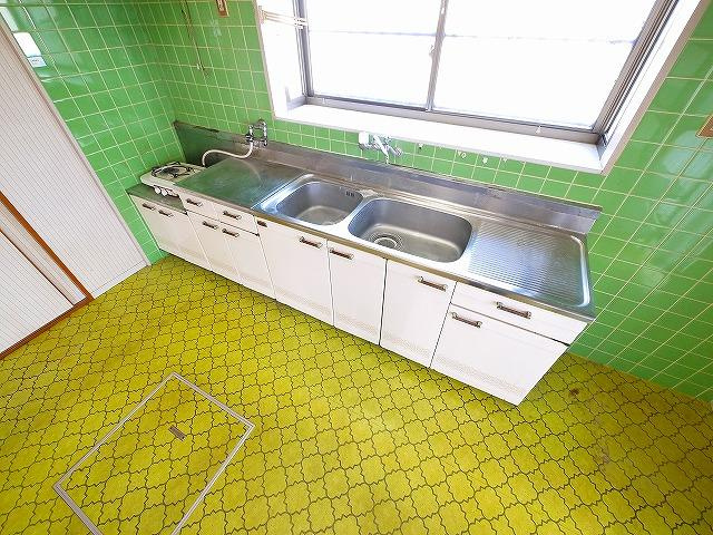 北郡山町尾矢邸のキッチン|お料理しやすいキッチンです