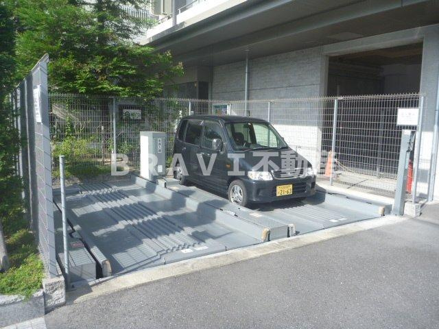 QCフラット北堀江（QCフラット北堀江）　BRAVI不動産の駐車場|【QCFlat北堀江】車をお持ちの方に嬉しい駐車場付きの物件です