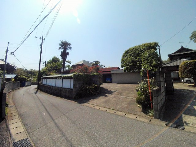 千葉市花見川区花島町　中古戸建　の前面道路含む現地写真