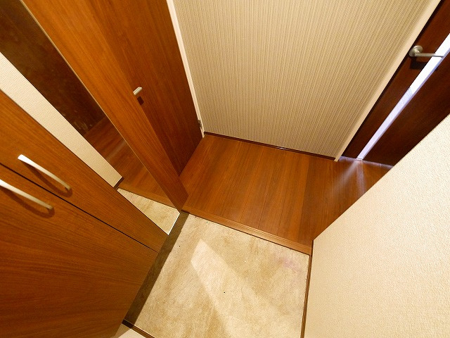 KOJIKA(こじか)の玄関|全身鏡で身だしなみチェックが出来ちゃいます！