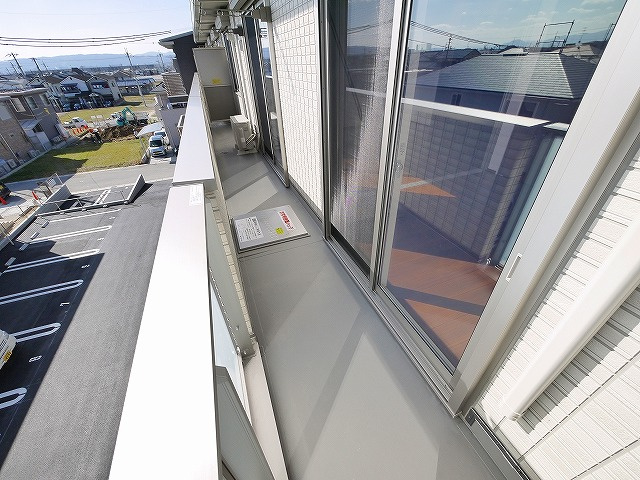 KOJIKA(こじか)のバルコニー|お洗濯にも便利なバルコニー付き