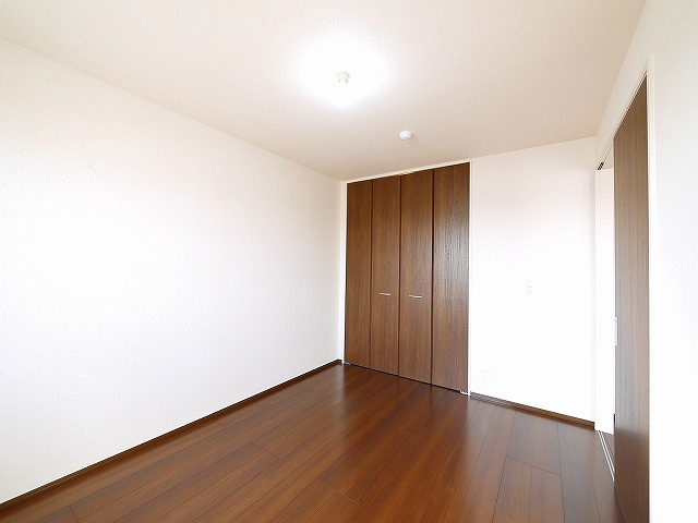 KOJIKA(こじか)の洋室|落ち着いた色調の洋室です