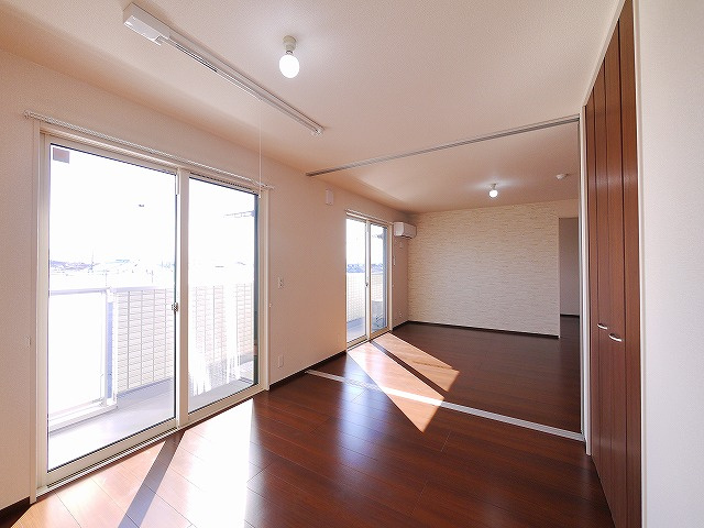 KOJIKA(こじか)の洋室|広々とした洋室です