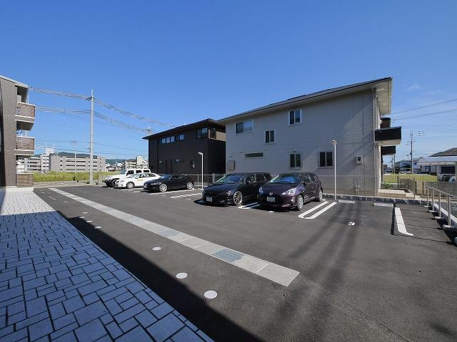 KOJIKA(こじか)の駐車場|駐車場に車を止められます