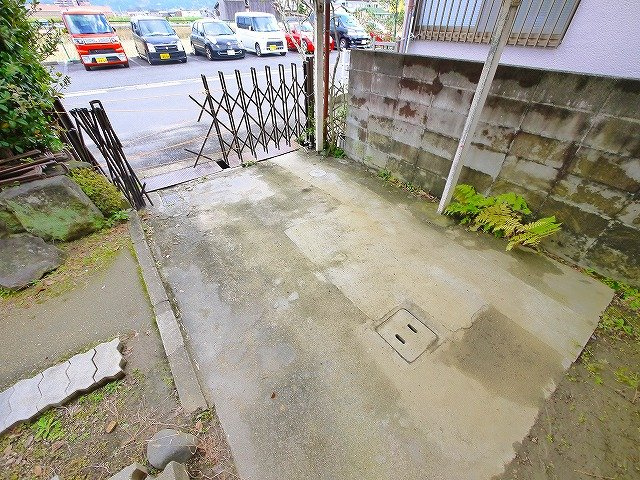丸谷一戸建ての駐車場