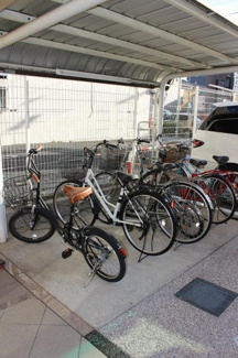 【その他共用部分】 | 雨を防ぐ、屋根付きの駐輪場です！