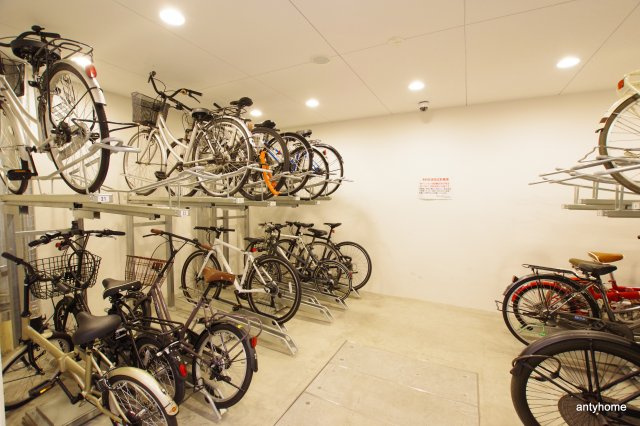 セレニテ梅田エスト　仲介手数料無料の駐車場