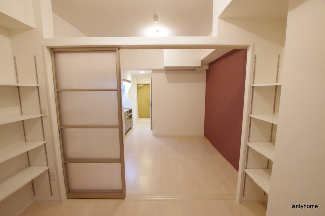 セレニテ梅田エスト　仲介手数料無料の洋室