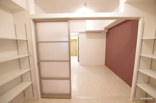 セレニテ梅田エスト　仲介手数料無料の洋室