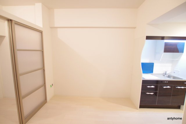 セレニテ梅田エスト　仲介手数料無料の居間・リビング