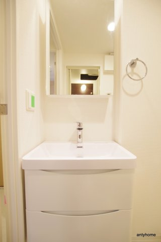 セレニテ梅田エスト　仲介手数料無料の洗面所