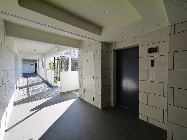 K-TERRACEあやめ池のエントランス|毎日通るエントランスはこのようになっています