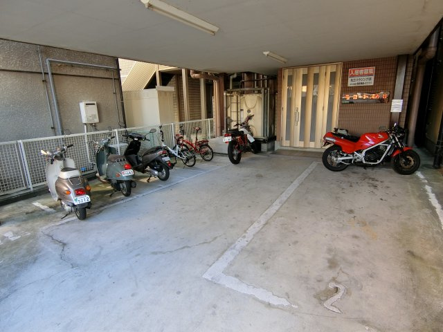 ラ・コート滝谷　B棟の駐車場