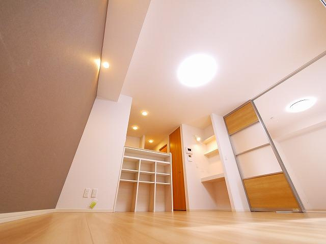 ヴェルドミール・ムツミの内装|こちらの居間で趣味の時間をお楽しみください