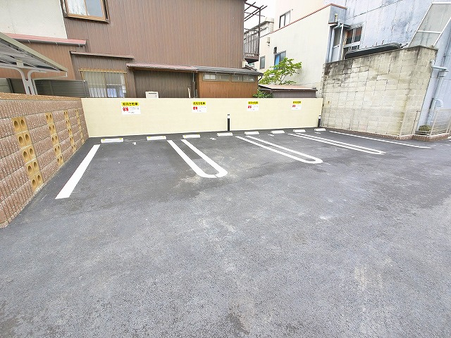 サンセレノ　ＷＡＢＩの駐車場|駐車場があります