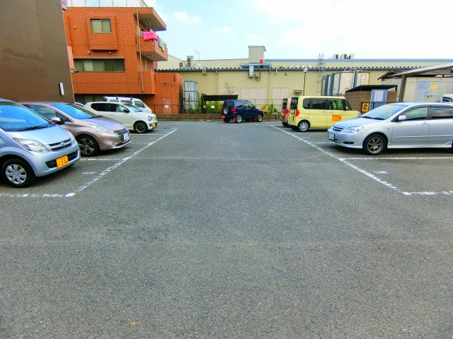 グランベールの駐車場