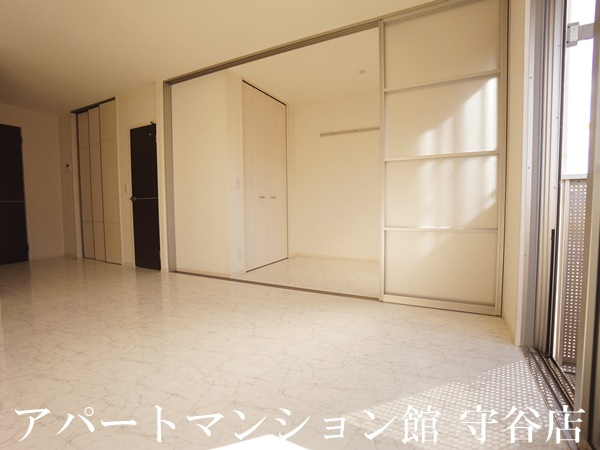 レセンテ紫峰ヶ丘Ａの居間・リビング