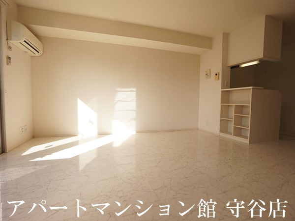レセンテ紫峰ヶ丘Ａの居間・リビング