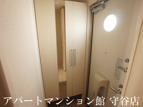レセンテ紫峰ヶ丘Ａの玄関