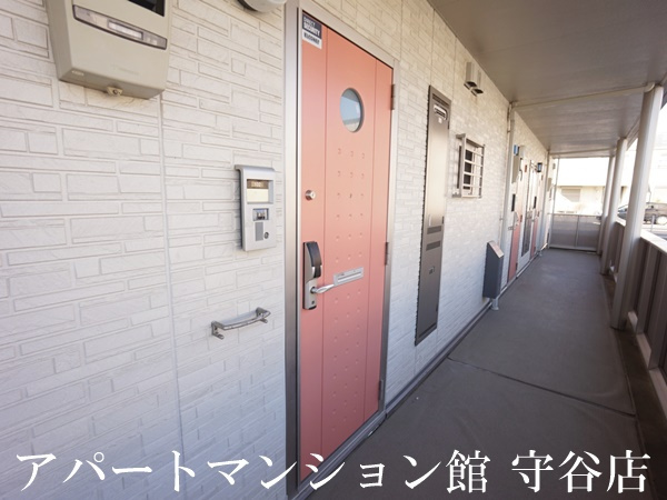 レセンテ紫峰ヶ丘Ａの玄関