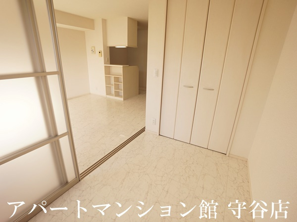 レセンテ紫峰ヶ丘Ａの寝室