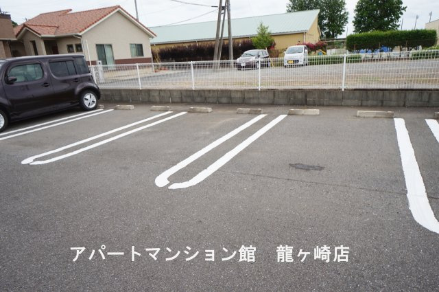 アストレーアの駐車場