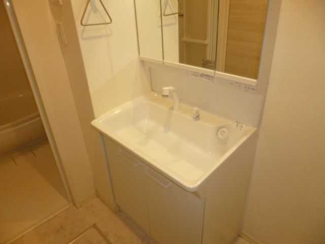 クラレッドマーレの独立洗面台|シャンプードレッサー