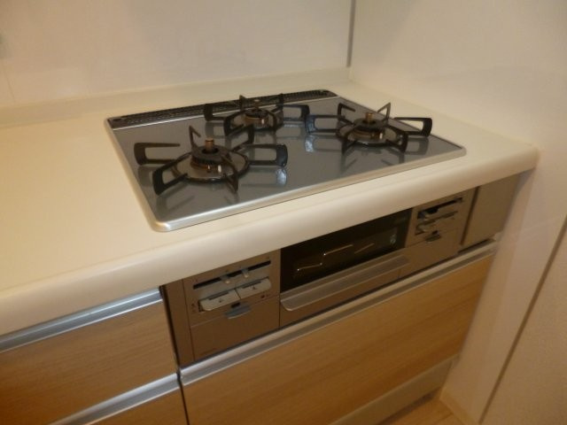 クラレッドマーレのキッチン|３口ガスコンロ