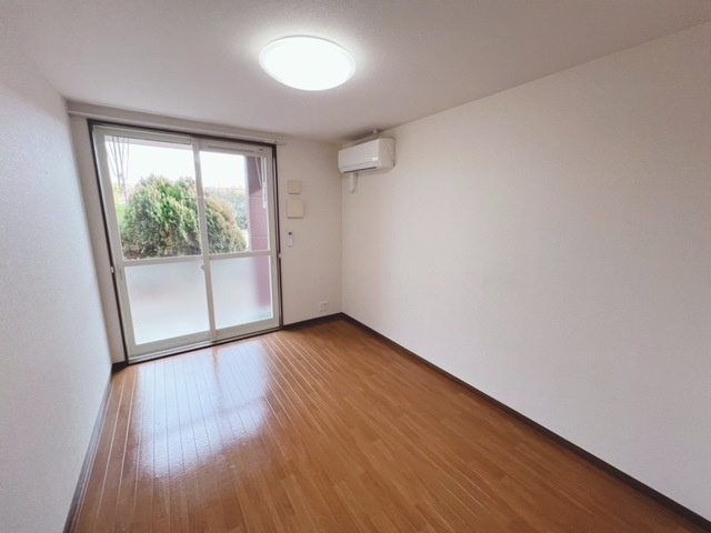 ビレッジフィールドの居間・リビング