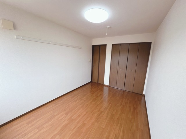 ビレッジフィールドの洋室