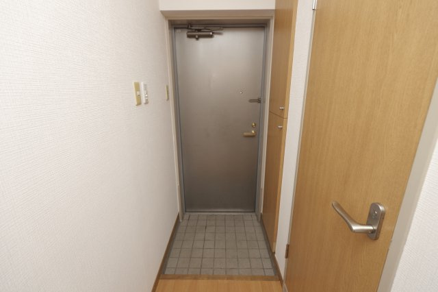 プラムエヌティーの玄関