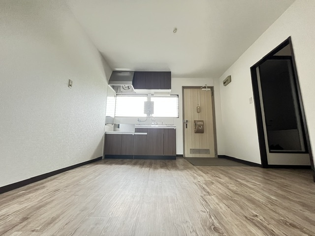 寿里マンションの居間・リビング