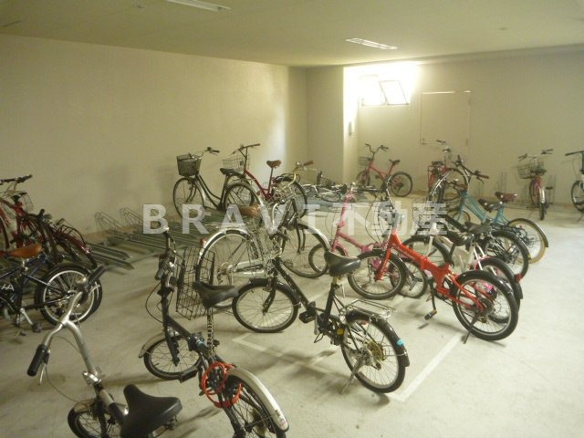 ウエンズ東心斎橋　BRAVI不動産のその他共用部分|【ウエンズ東心斎橋】駐輪場