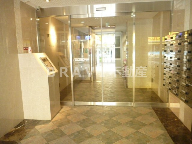 ウエンズ東心斎橋　BRAVI不動産のエントランス|【ウエンズ東心斎橋】清潔なエントランスです