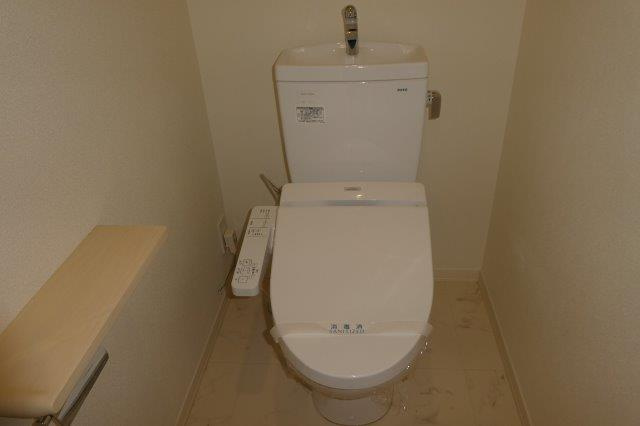 ヴェントフェリーチェAのトイレ|シャワー付きトイレ