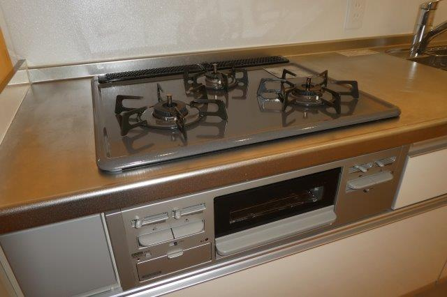 ヴェントフェリーチェAのキッチン|3口ガスコンロつき